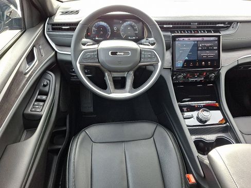 Certified 2025 Jeep Grand Cherokee Limited image 11