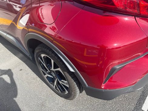 Used 2019 Toyota C-HR XLE FWD image 10