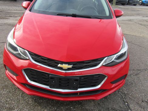 Used 2017 Chevrolet Cruze LT image 4