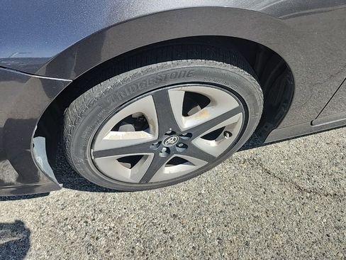 Used 2016 Toyota Prius Three Touring image 9