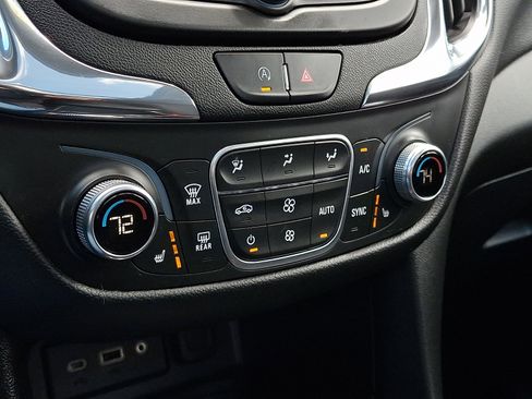 Used 2023 Chevrolet Equinox LT image 18