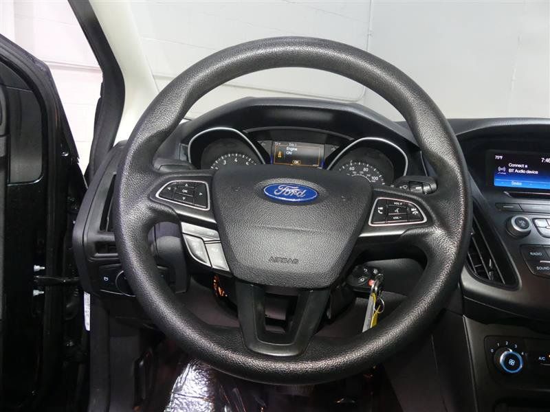 Used 2015 Ford Focus SE w/ Reverse Sensing Package FWD image 29