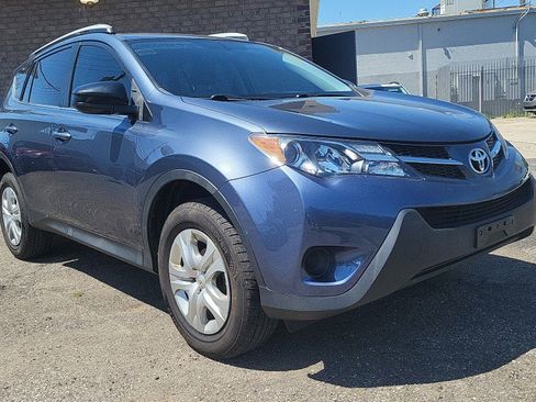 Used 2013 Toyota RAV4 LE FWD image 2