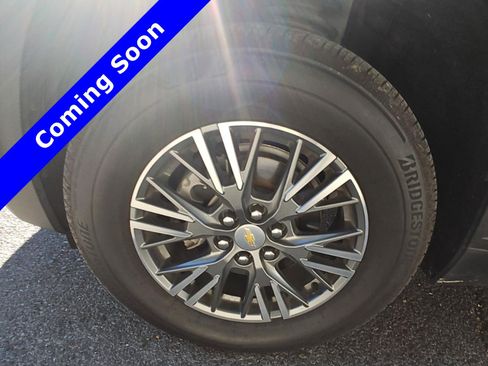 Used 2024 Chevrolet Traverse LT w/ Enhanced Driving Package image 7