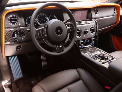 Used 2022 Rolls-Royce Cullinan Black Badge AWD/4WD image 17
