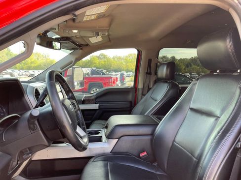 Used 2019 Ford F350 Lariat w/ Chrome Package image 18