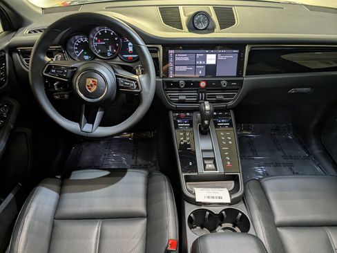 Used 2025 Porsche Macan image 7