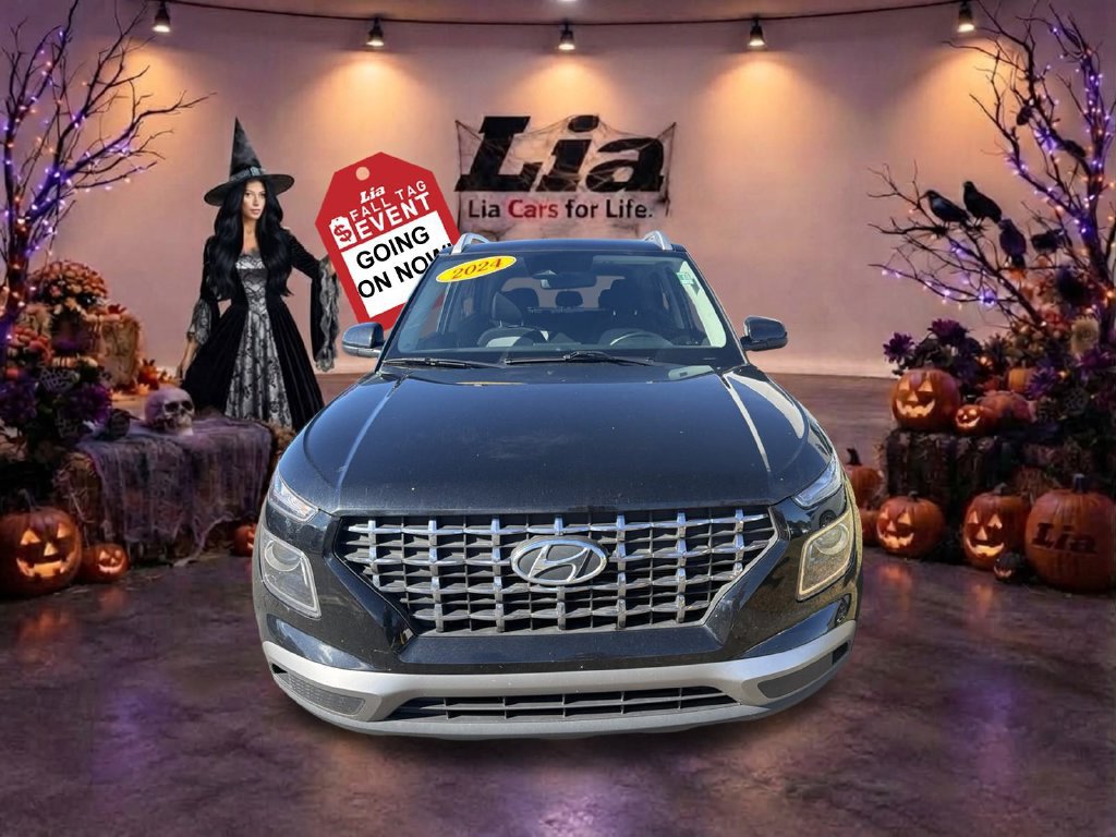 Used 2024 Hyundai Venue SEL FWD image 2