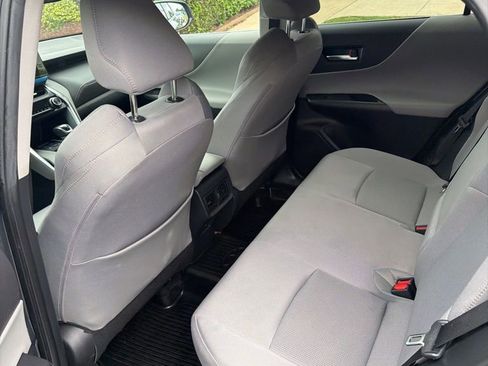 Used 2023 Toyota Venza LE AWD/4WD image 7