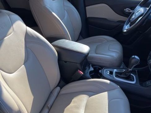 Used 2016 Jeep Cherokee Limited FWD image 15