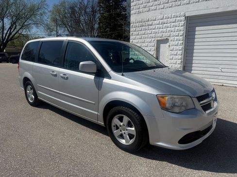Used 2011 Dodge Grand Caravan Mainstreet w/ PWR Convenience Group FWD image 3