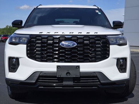 Used 2025 Ford Explorer ST-Line w/ ST-Line Street Pack AWD/4WD image 14