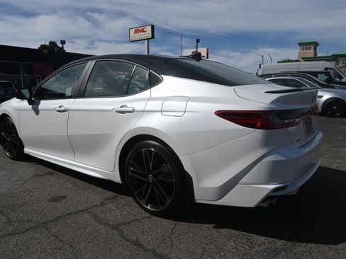 Used 2026 Toyota Camry Hybrid image 4