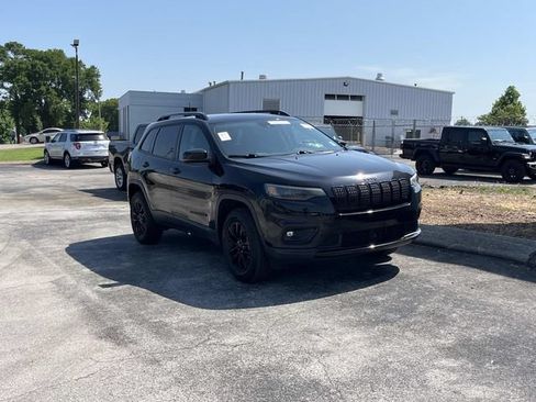 Used 2023 Jeep Cherokee Altitude Lux AWD/4WD image 1