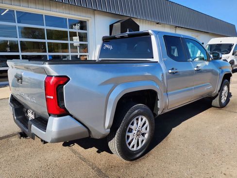 Used 2024 Toyota Tacoma SR5 AWD/4WD image 8