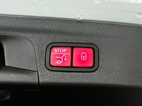 Used 2022 Mercedes-Benz GLE 350 4MATIC w/ Premium Package image 18