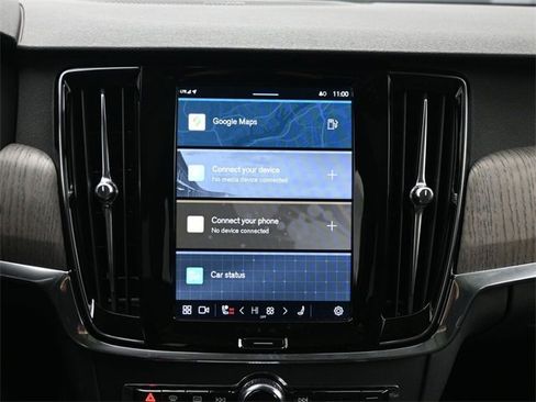 Used 2024 Volvo V90 B6 Cross Country Plus image 13