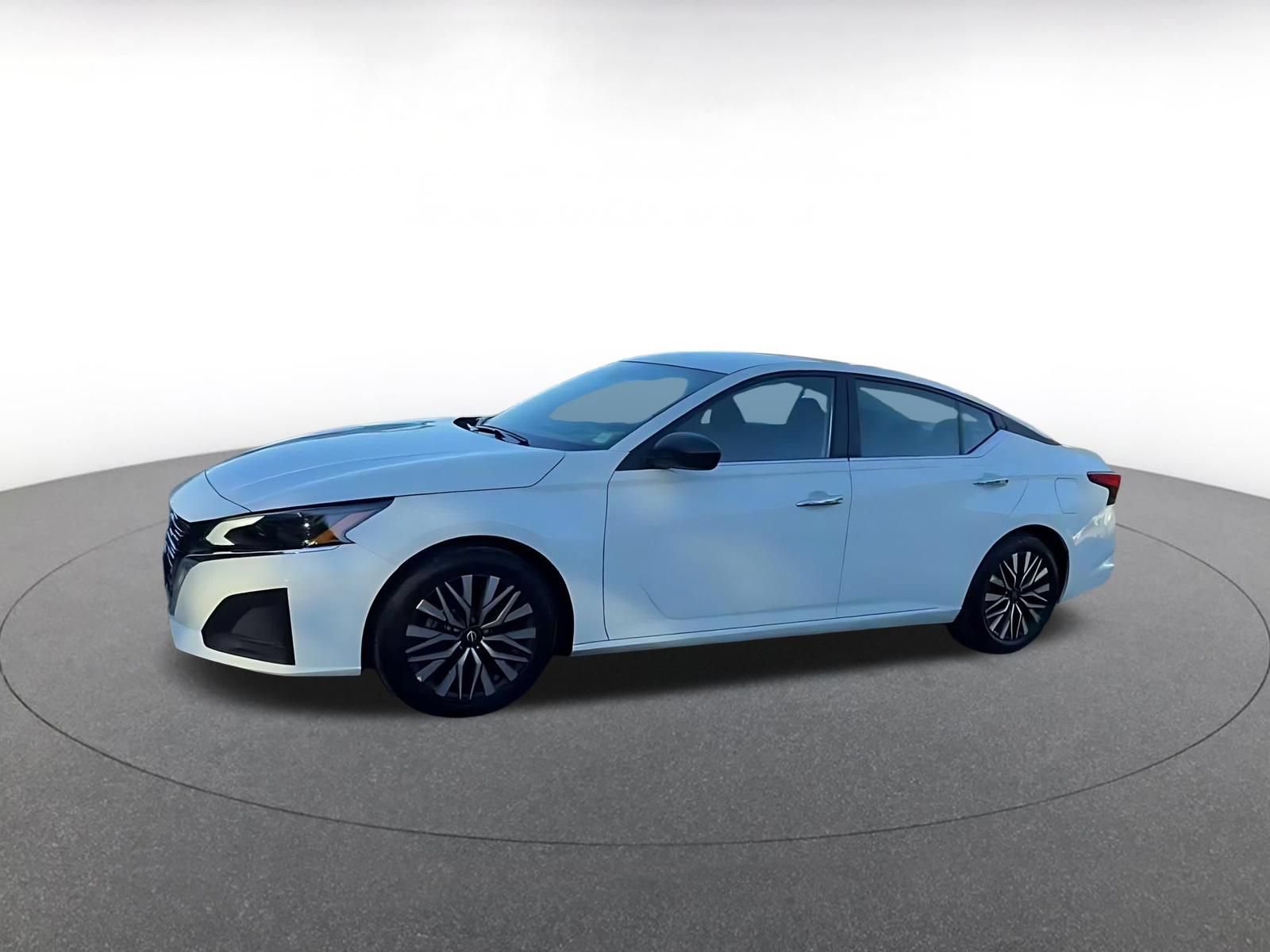 Used 2025 Nissan Altima 2.5 SV FWD image 7