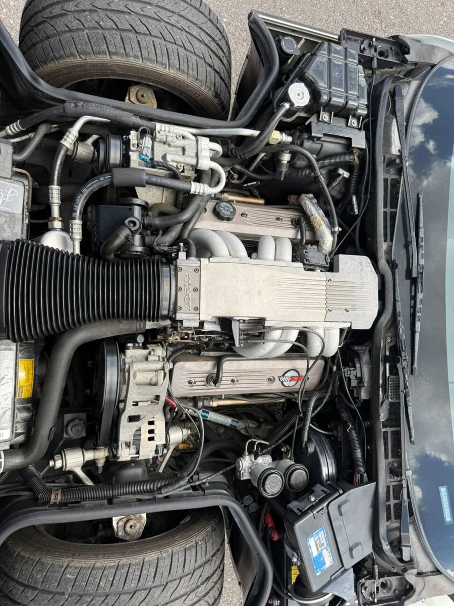 Used 1990 Chevrolet Corvette Coupe RWD image 17