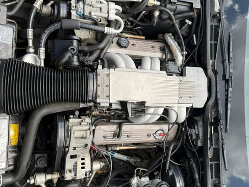 Used 1990 Chevrolet Corvette Coupe RWD image 17
