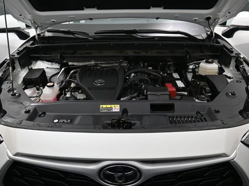 Used 2023 Toyota Highlander L FWD image 35