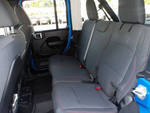 New 2025 Jeep Wrangler Unlimited Rubicon image 19