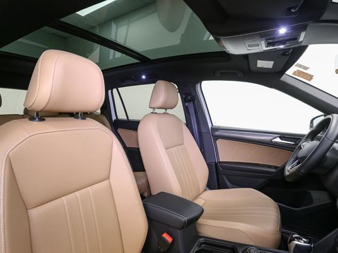 Certified 2023 Volkswagen Tiguan SE R-Line image 21