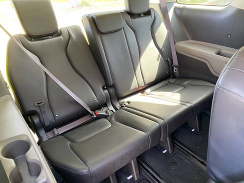 Used 2025 Kia Carnival image 15