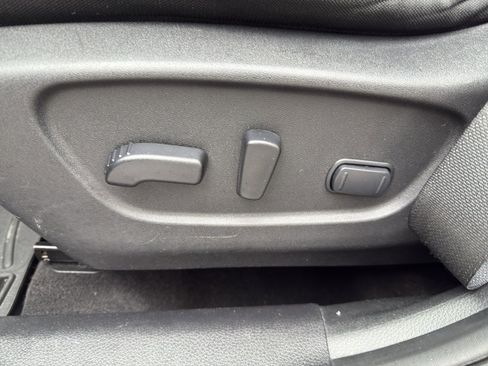 Used 2018 Nissan Rogue SV image 11