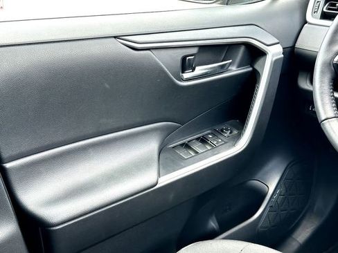 Used 2021 Toyota RAV4 XLE w/ Convenience Package image 27