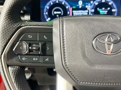 Used 2025 Toyota Tacoma TRD Off-Road AWD/4WD image 18