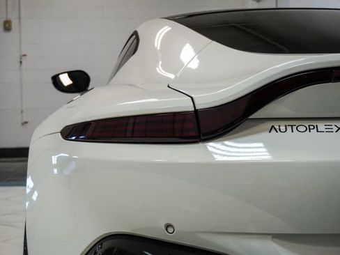 Used 2019 Aston Martin V8 Vantage Coupe image 32