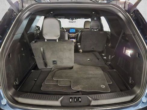 Used 2020 Ford Explorer XLT w/ Equipment Group 202A image 6