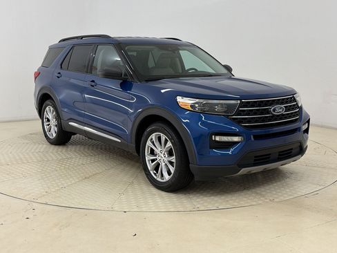 Certified 2020 Ford Explorer XLT w/ Equipment Group 202A AWD/4WD image 7