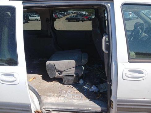 Used 2004 Pontiac Montana Extended w/ Climate Package FWD image 27