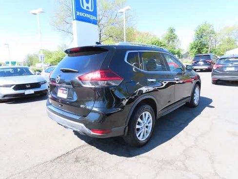 Used 2018 Nissan Rogue SV AWD/4WD image 3