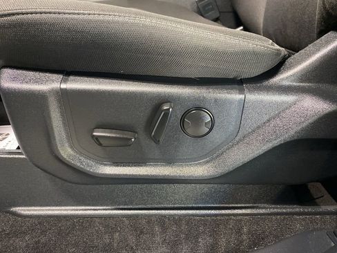 Used 2019 Ford F150 XLT w/ Equipment Group 302A Luxury AWD/4WD image 18