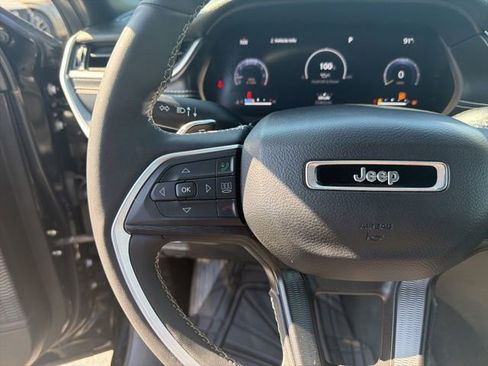 Used 2023 Jeep Grand Cherokee Altitude AWD/4WD image 21