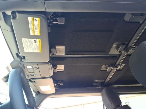 Used 2025 Ford Bronco 2-Door w/ Sasquatch Package image 19