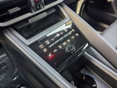 New 2025 Porsche Macan 4S Electric image 18