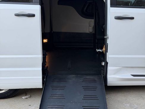 Used 2019 Dodge Grand Caravan SE image 17