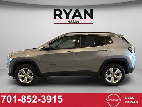 Used 2018 Jeep Compass Latitude w/ Cold Weather Group AWD/4WD image 14