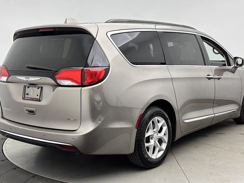 Used 2017 Chrysler Pacifica Touring-L w/ Tire & Wheel Group image 7