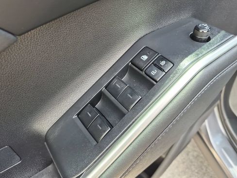 Used 2023 Toyota Highlander XLE AWD/4WD image 20