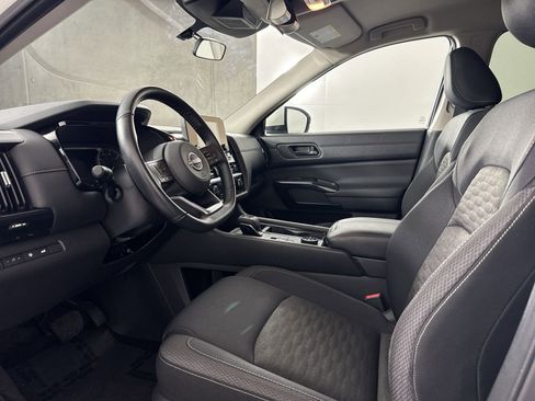 Certified 2025 Nissan Pathfinder SV image 4