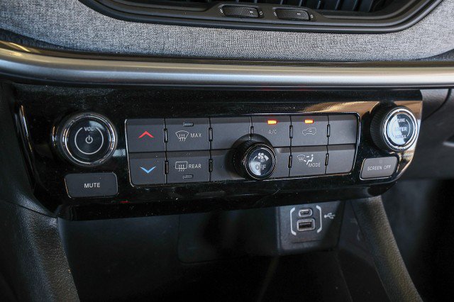 Used 2024 Jeep Compass Latitude AWD/4WD image 18