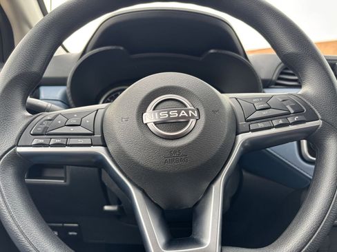 Used 2025 Nissan Versa SV FWD image 25