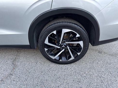 Used 2024 Mitsubishi Outlander AWD image 8
