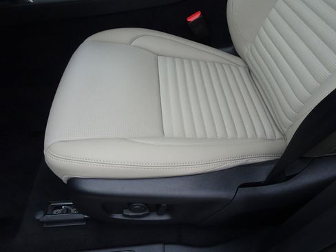 New 2025 Land Rover Discovery Sport S image 12