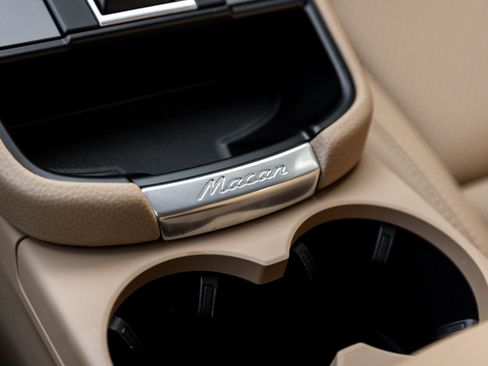 Certified 2026 Porsche Macan AWD/4WD image 27